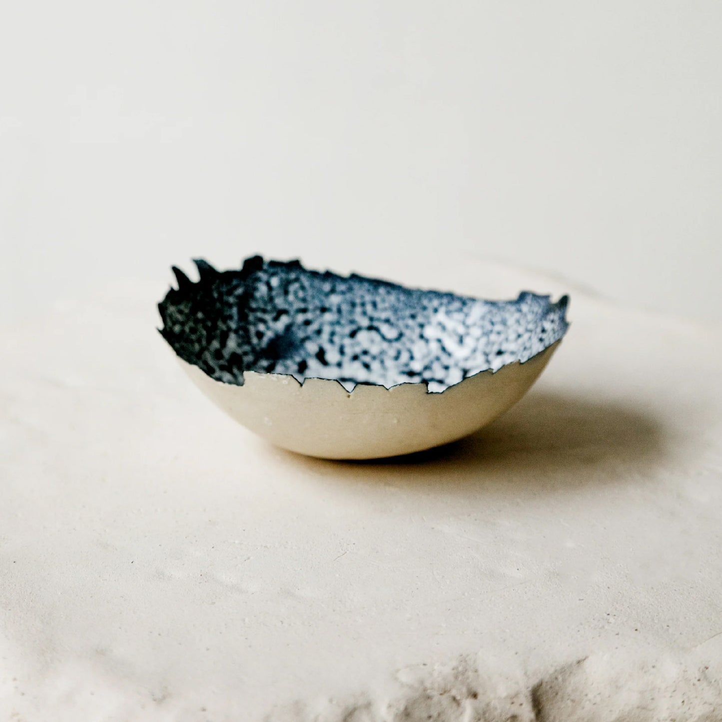 Eggshell dish