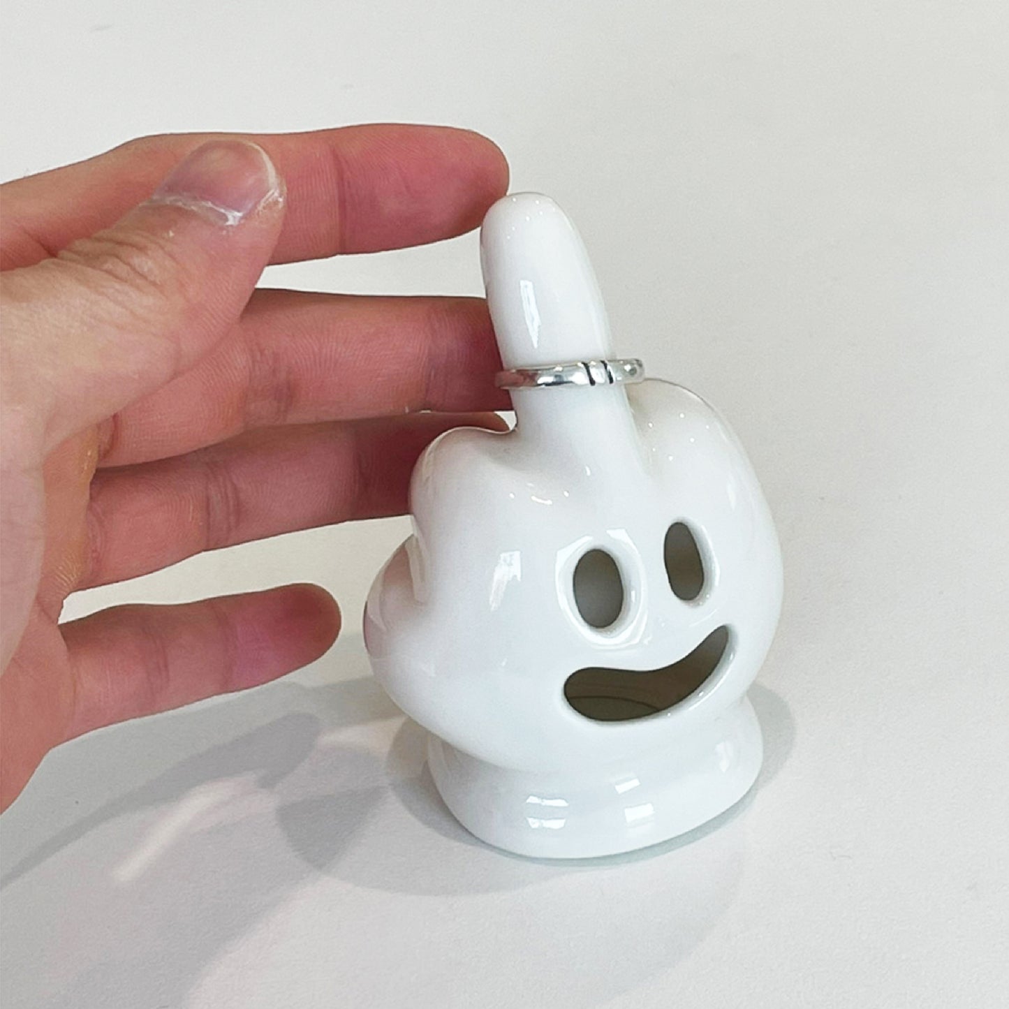 Hand sign ring holder