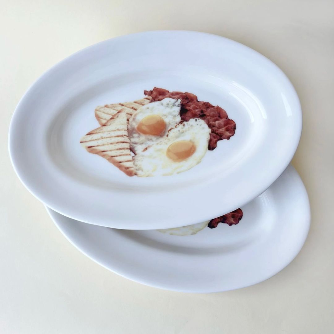 American breakfast oval dish