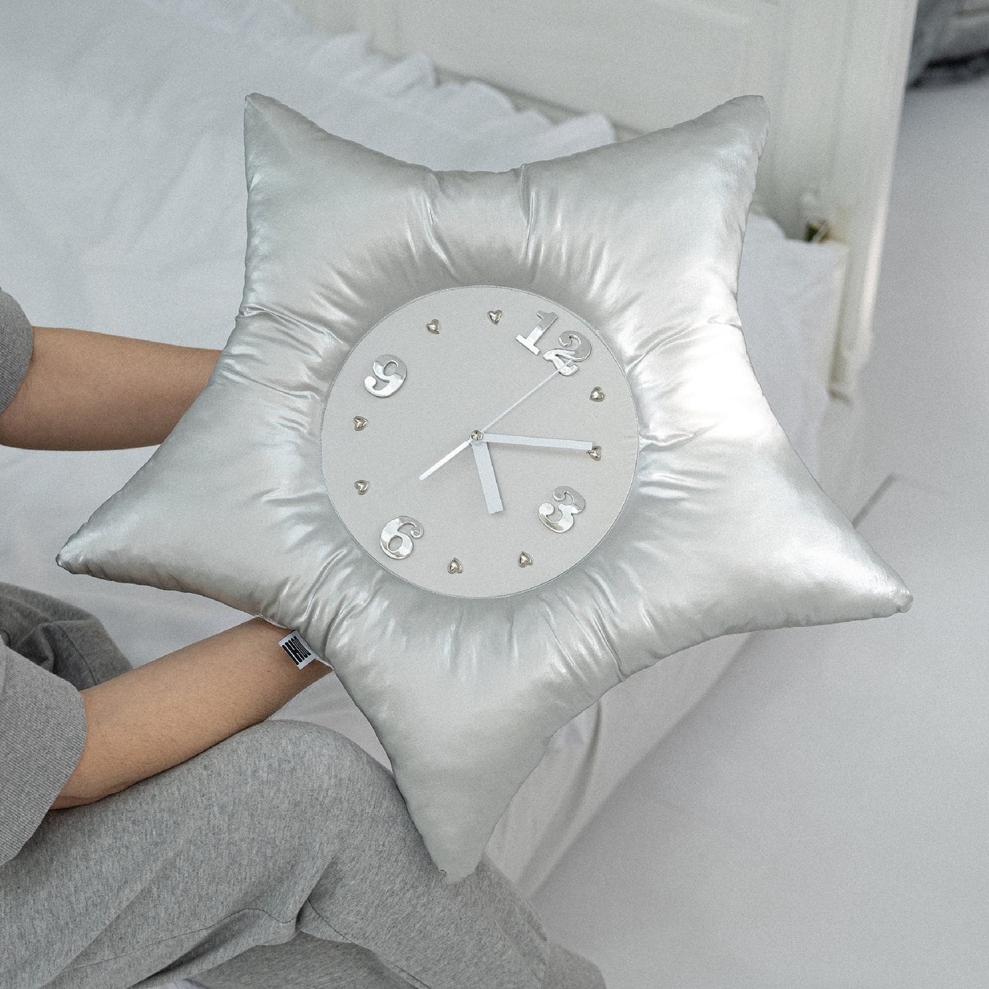 Silver starfish clock