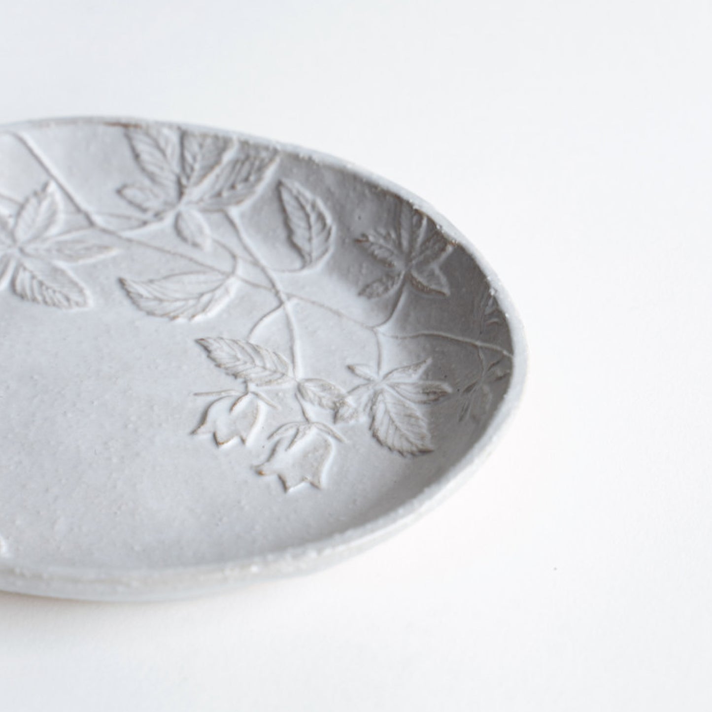 Tangled Grass and Lantern Flower Round Plate