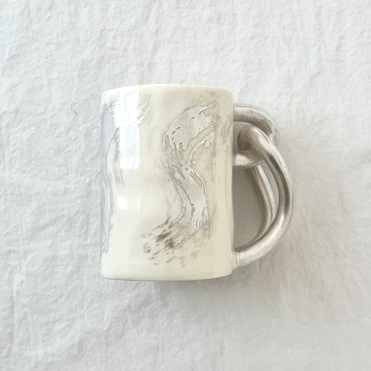 Tied-handle mug