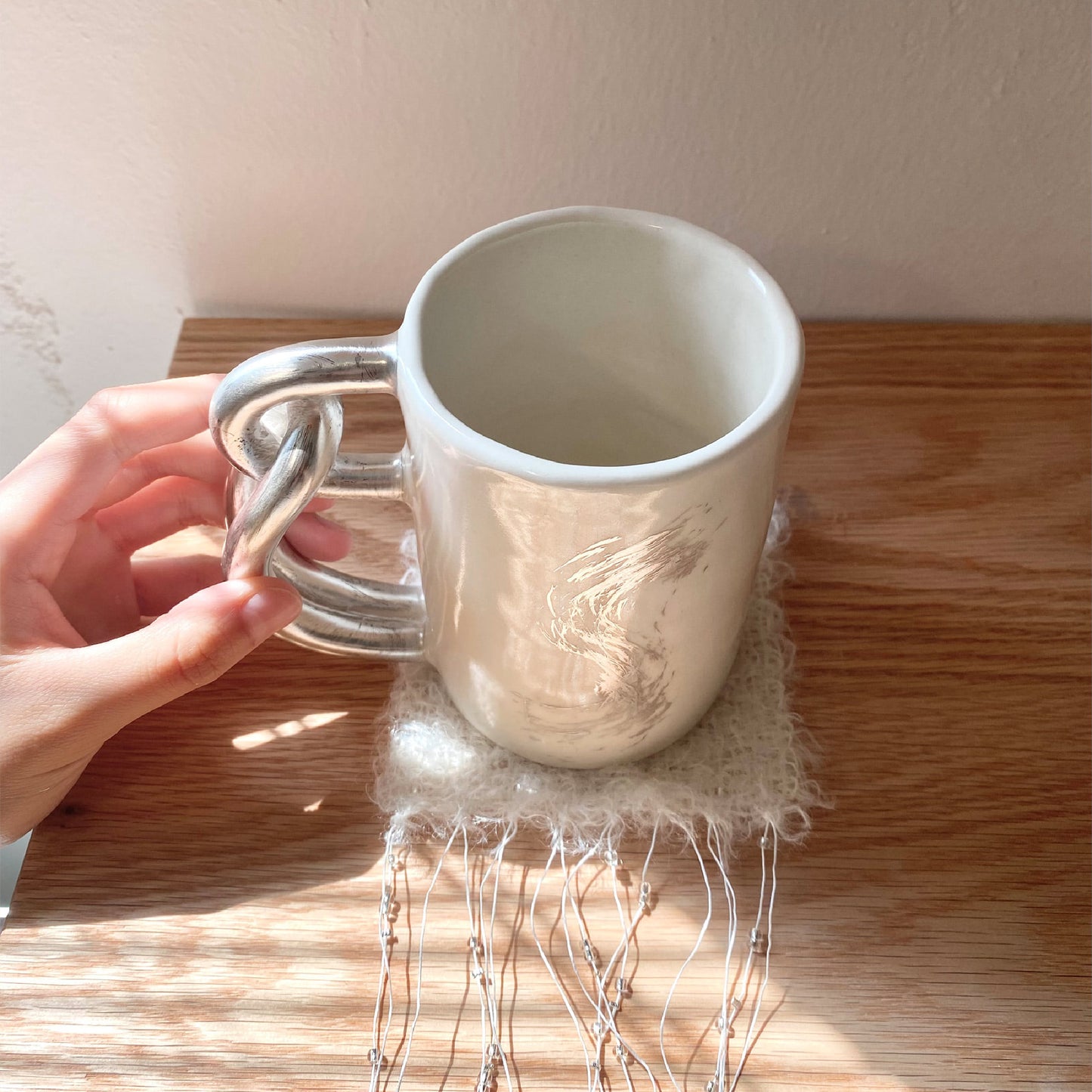 Tied-handle mug
