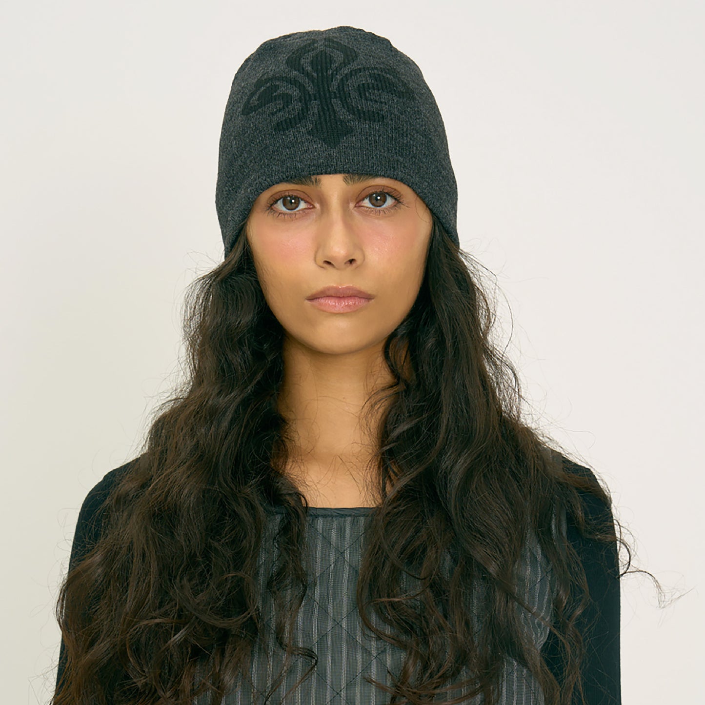 Jugendstil charcoal beanie