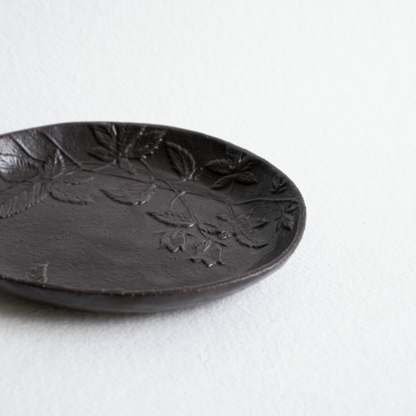 Tangled Grass and Lantern Flower Round Plate